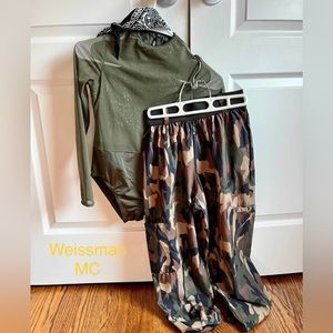 Weissman medium child costume. Pet free smoke free home.